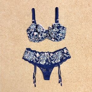 Victoria's Secret Navy Floral Lace Bra Set